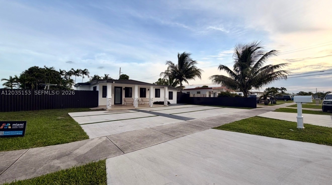 TROPICAL ESTS - Residential