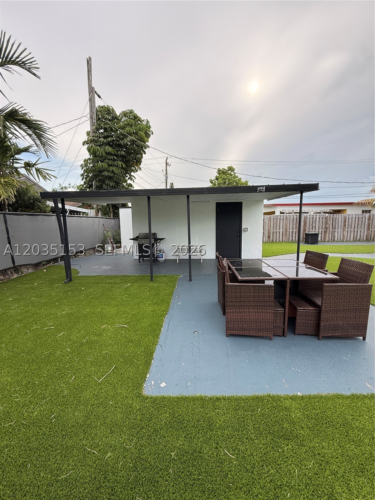 TROPICAL ESTS - Residential