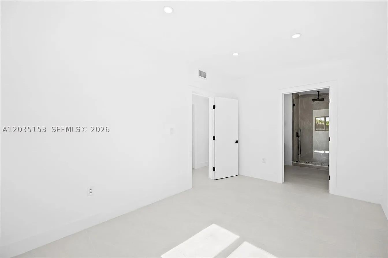 TROPICAL ESTS - Residential