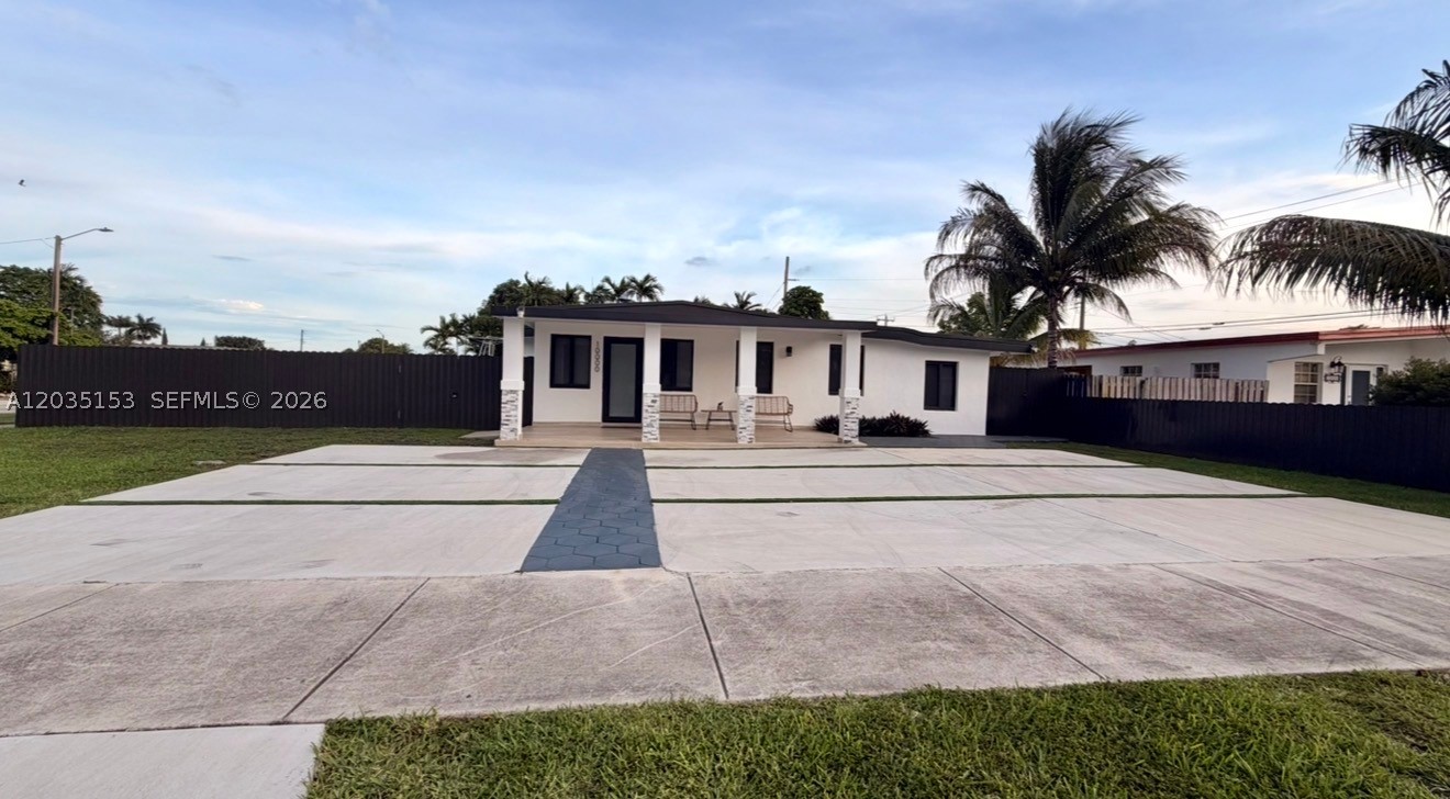 TROPICAL ESTS - Residential