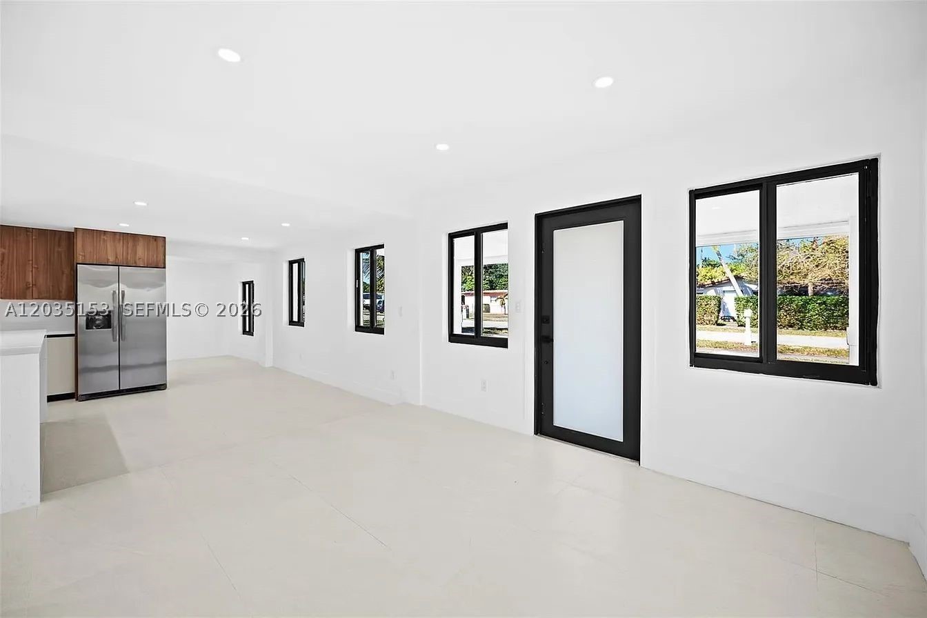 TROPICAL ESTS - Residential