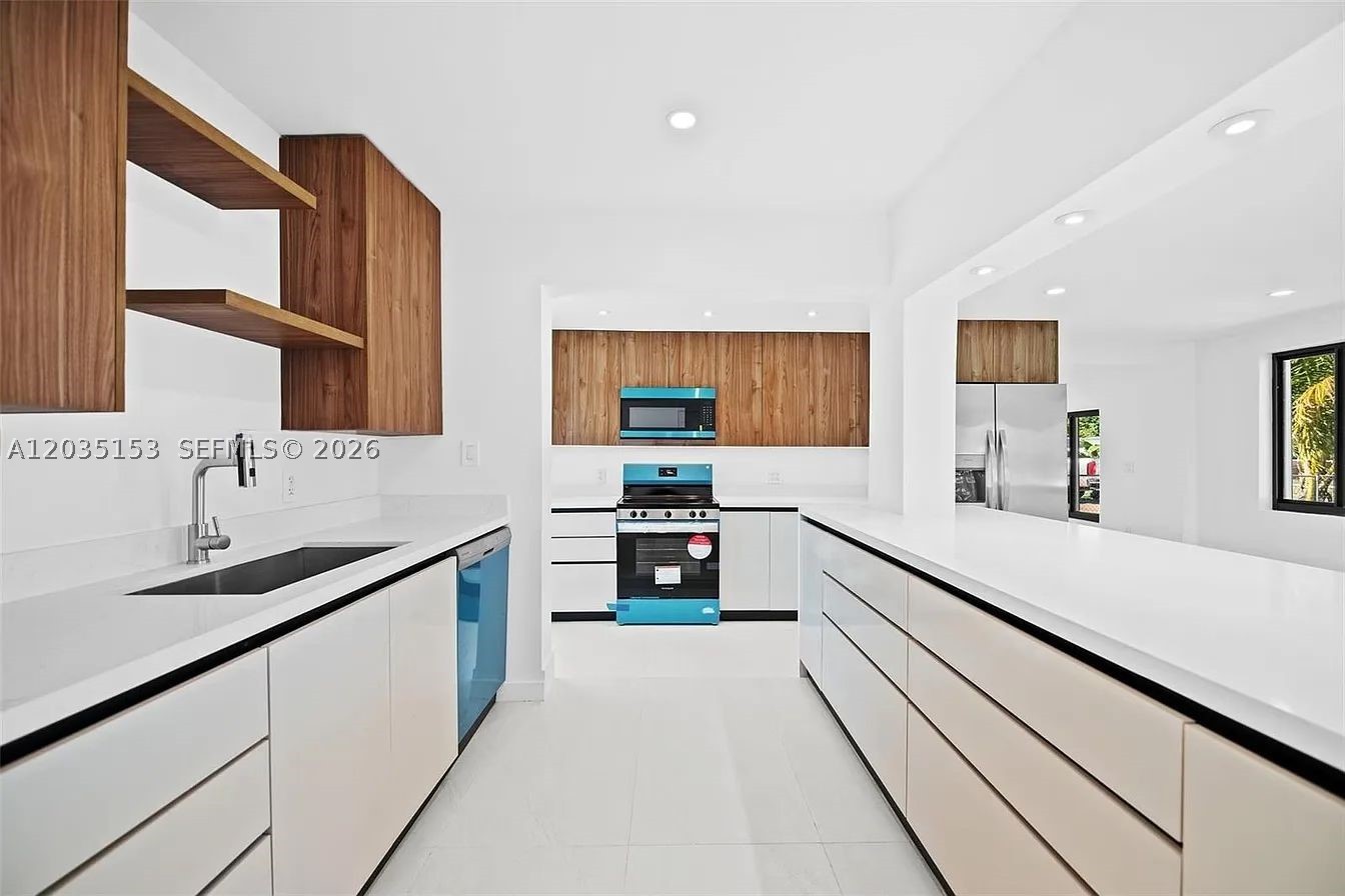 TROPICAL ESTS - Residential