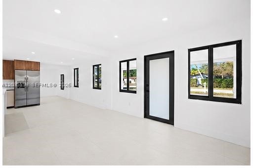 TROPICAL ESTS - Residential