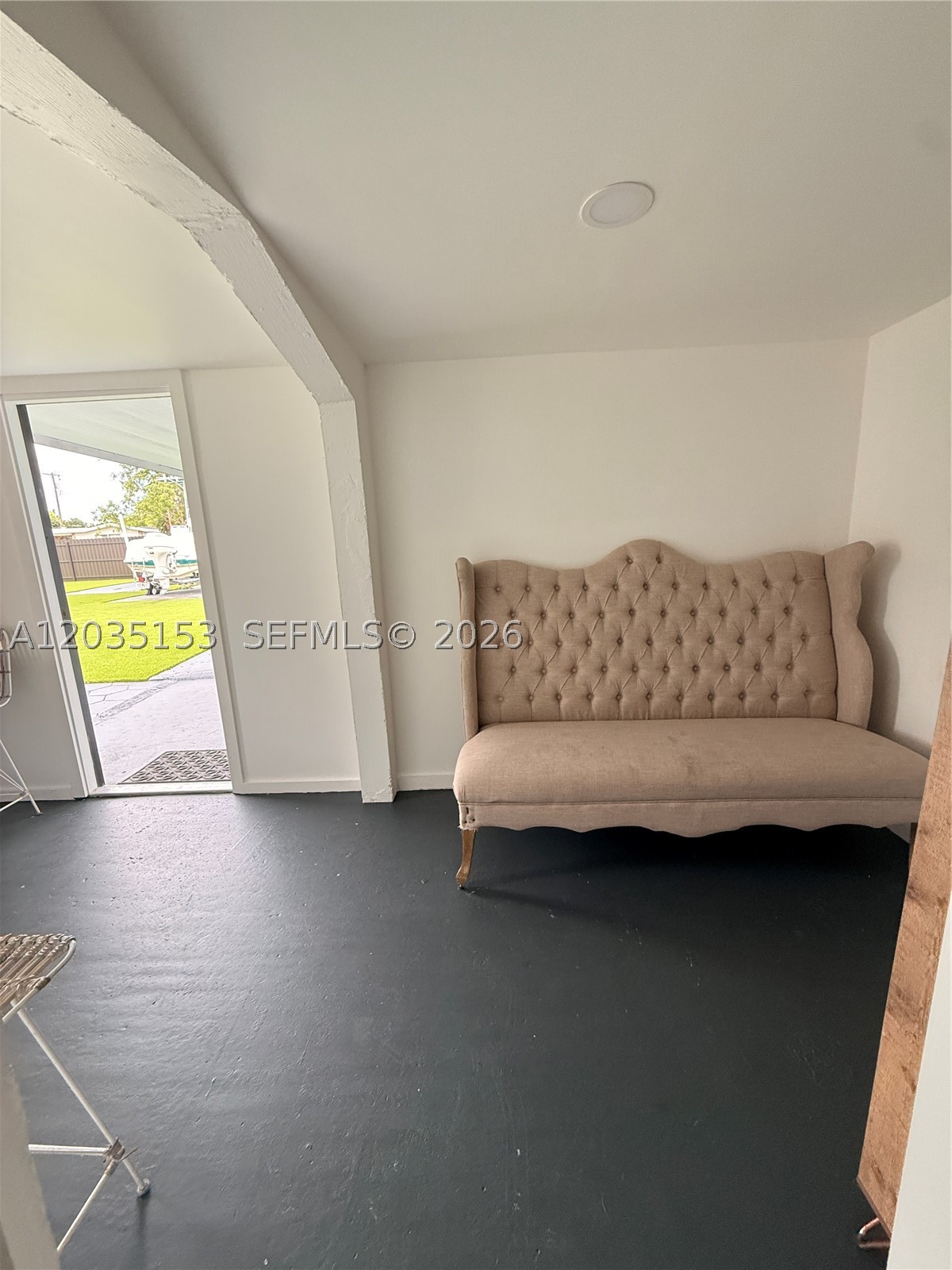 TROPICAL ESTS - Residential