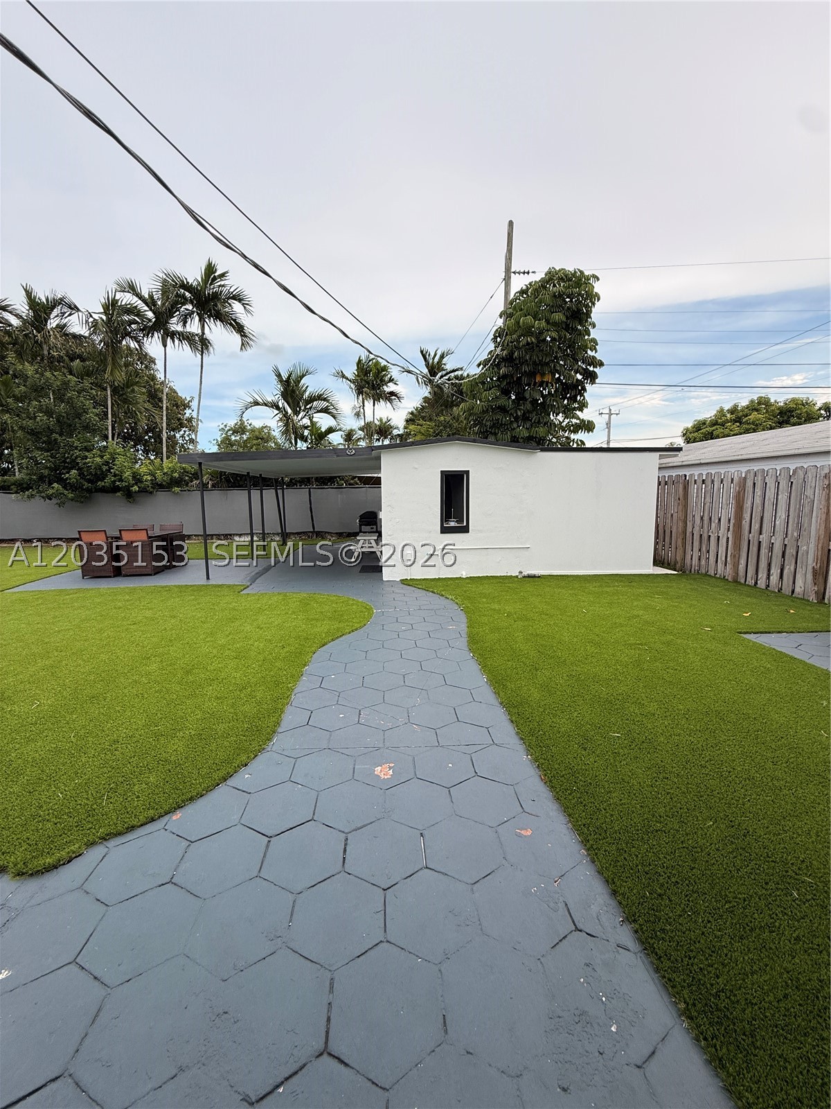 TROPICAL ESTS - Residential