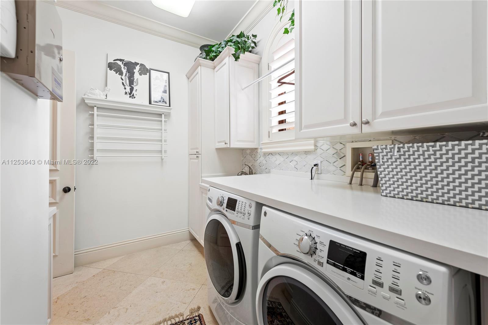 SUNRISE HARBOUR REV PL - Residential