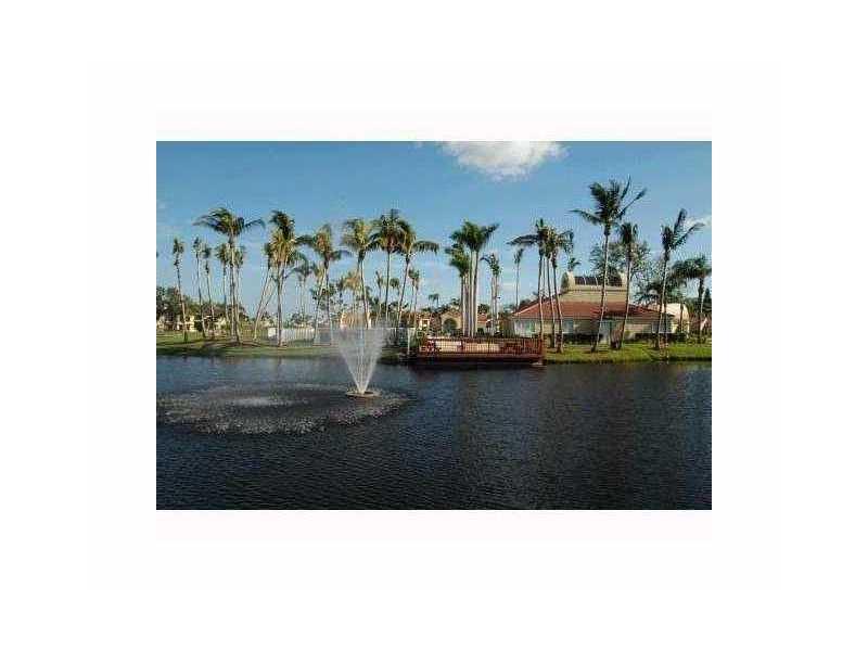 GREAT AND BRIGHT 1st FLOOR UNIT IN MOST DESIRABLE COMMUNITY OF COCO PARK. OPEN KITCHEN WITH NEWER APPLIANCES. TILES THRU OUT, GRANIT, STAINLESS STEEL APPLIANCES. WASHER AND DRYER INSIDE UNIT. PETS WELCOME. COMMUNITY OFFERS GREAT AMENITIES: FITNESS CENTER,  ON SIDE MANAGEMENT, SWIMMING POOL, TENNIS, VOLEYBALL AND RACQUET BALL COURTS.