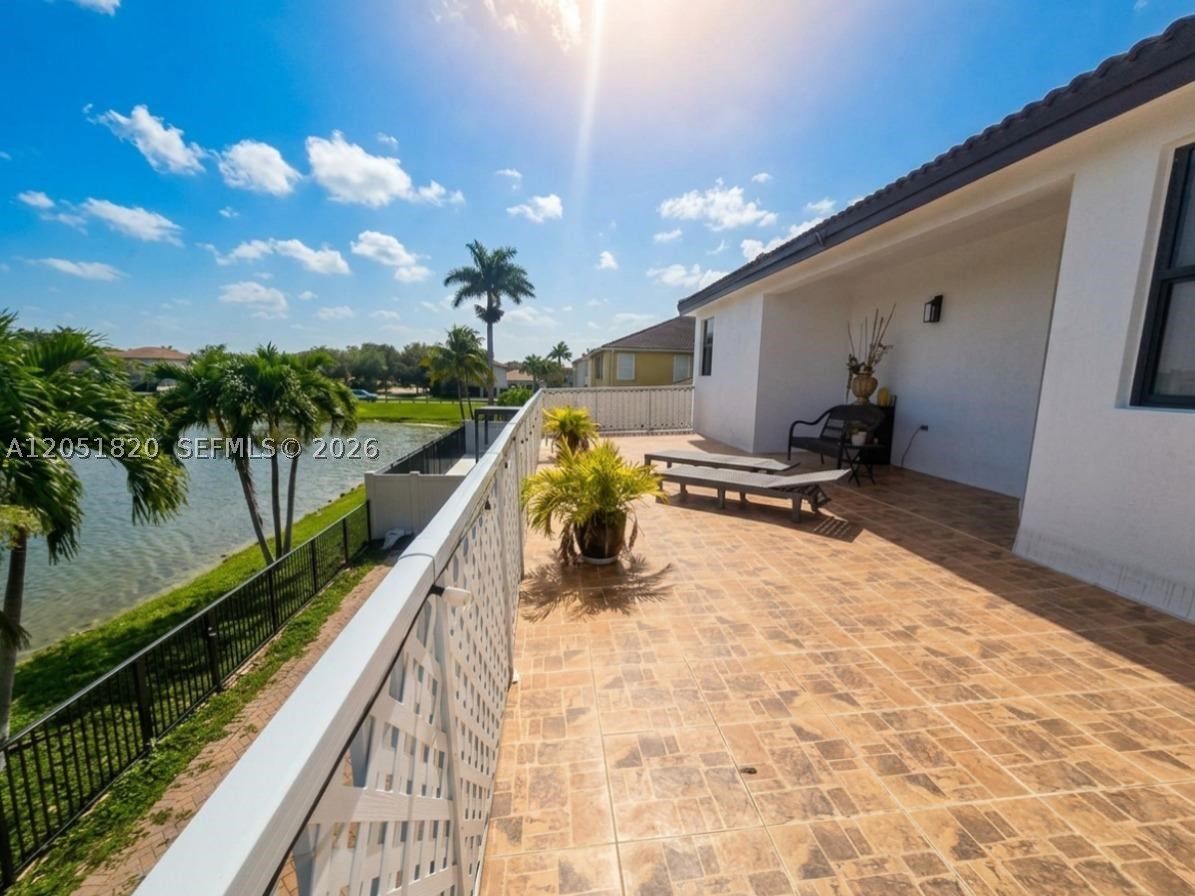 A B AT TAMIAMI TRAIL PHAS - Residential Lease