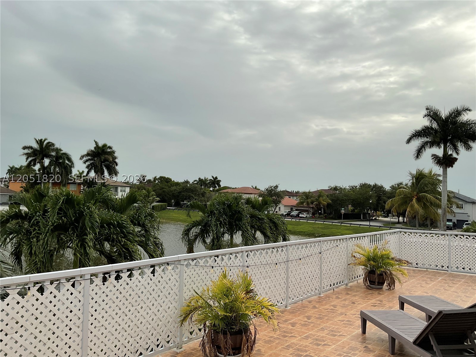A B AT TAMIAMI TRAIL PHAS - Residential Lease