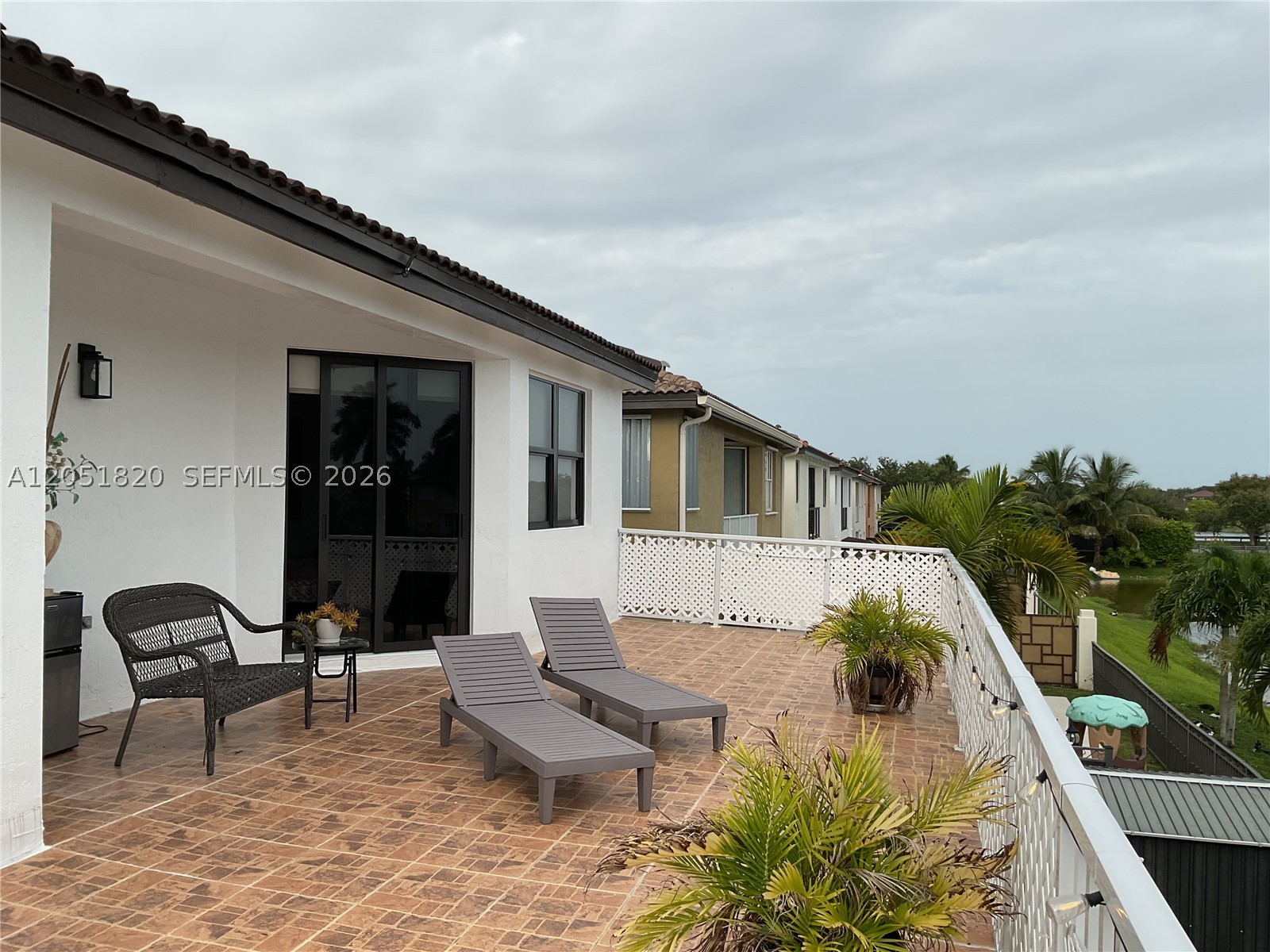A B AT TAMIAMI TRAIL PHAS - Residential Lease