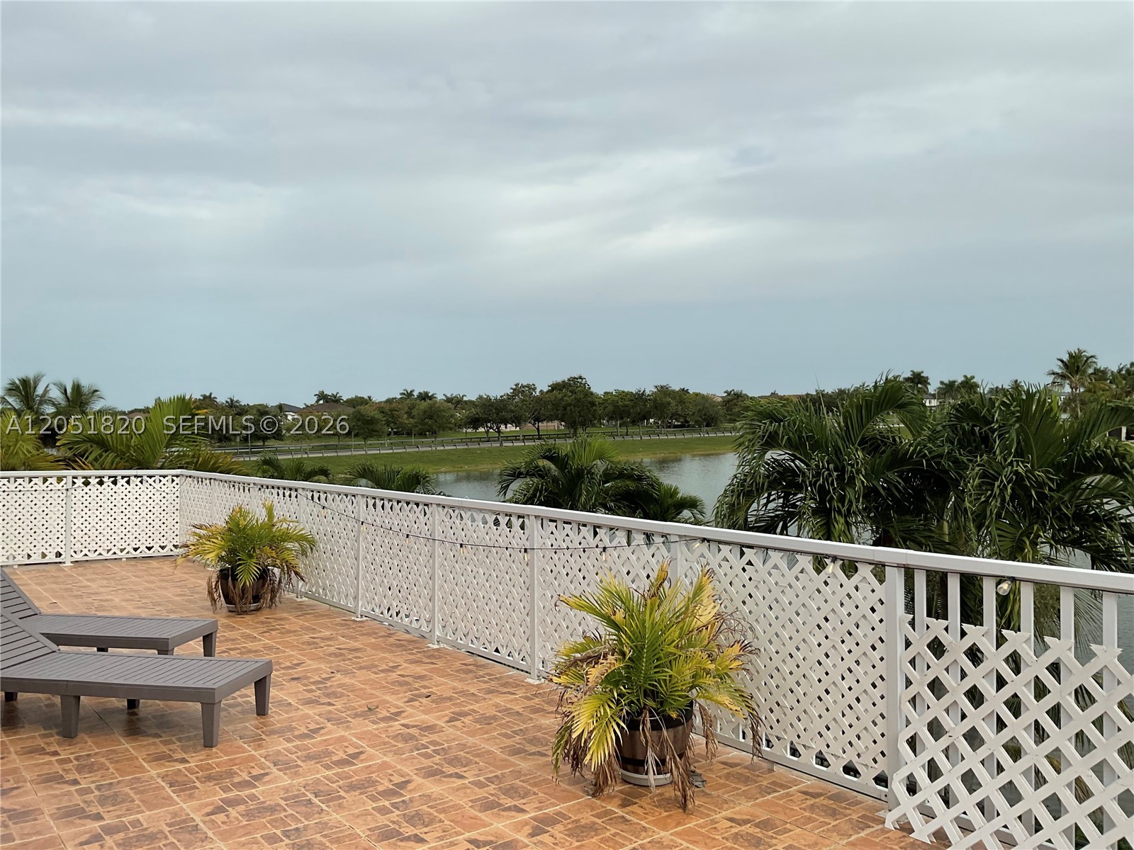 A B AT TAMIAMI TRAIL PHAS - Residential Lease