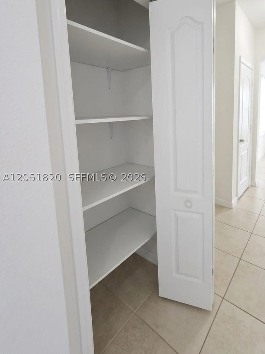 A B AT TAMIAMI TRAIL PHAS - Residential Lease