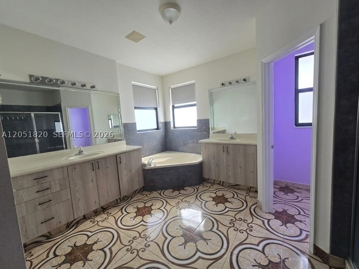 A B AT TAMIAMI TRAIL PHAS - Residential Lease