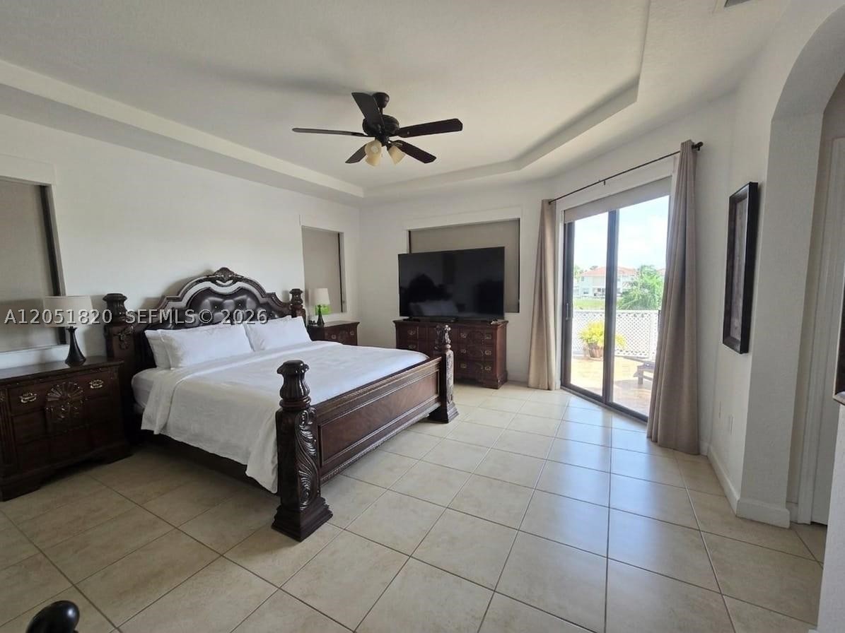 A B AT TAMIAMI TRAIL PHAS - Residential Lease