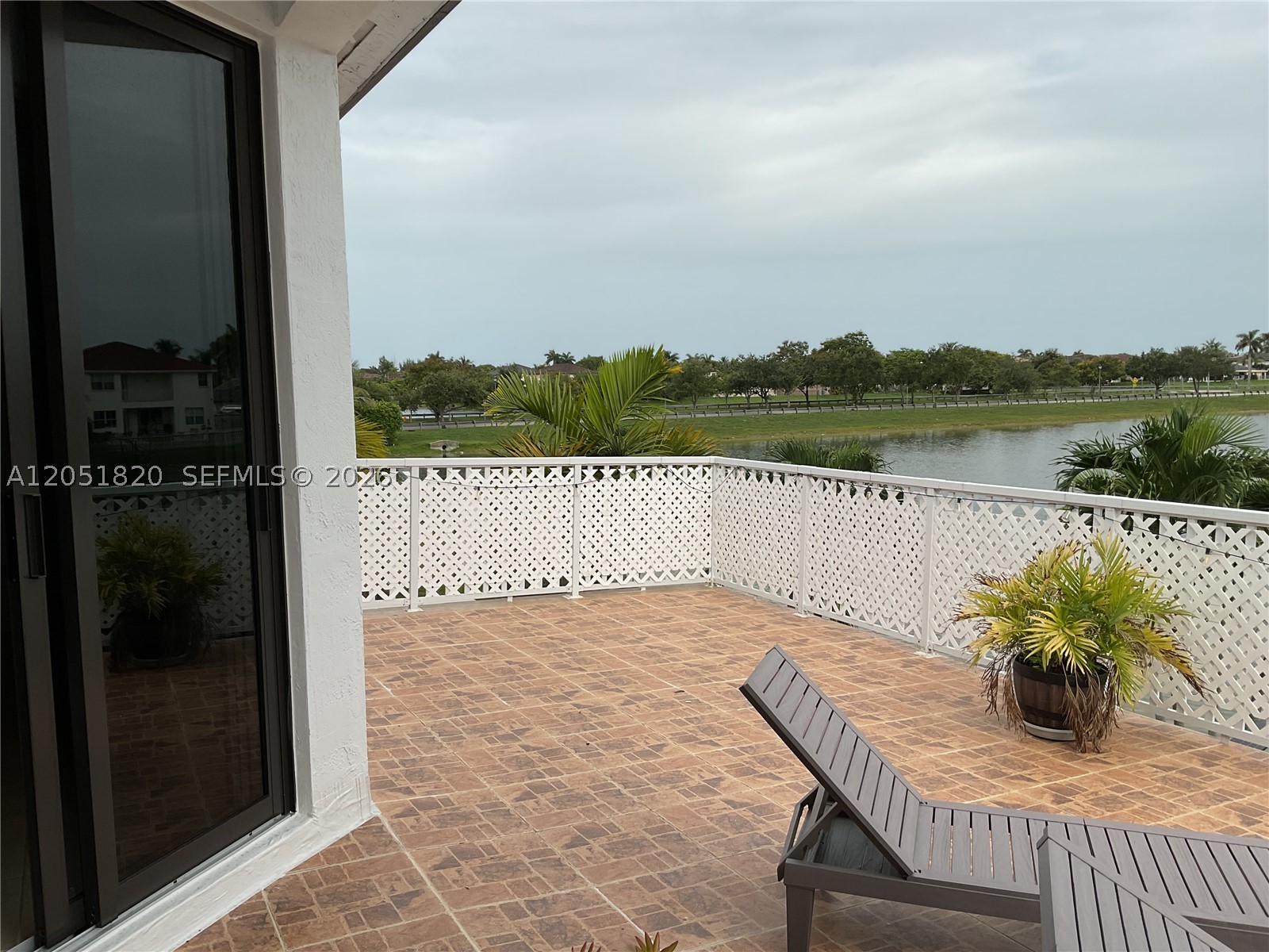 A B AT TAMIAMI TRAIL PHAS - Residential Lease