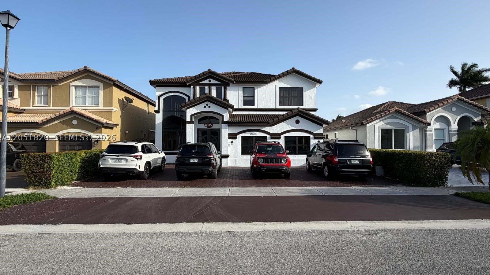 A B AT TAMIAMI TRAIL PHAS - Residential Lease
