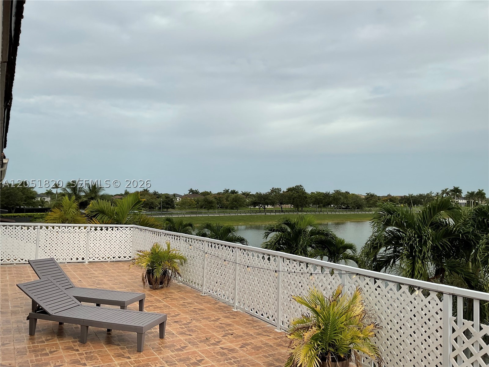 A B AT TAMIAMI TRAIL PHAS - Residential Lease