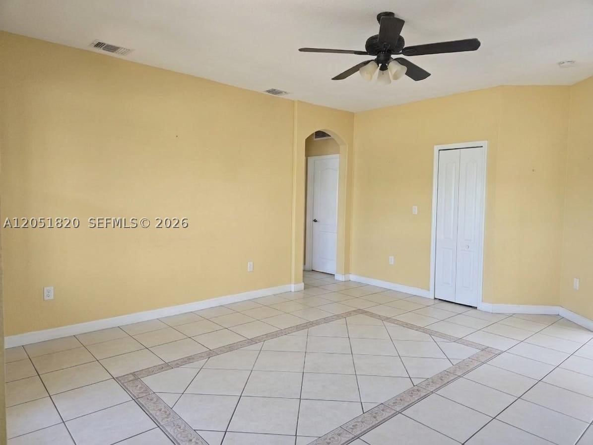 A B AT TAMIAMI TRAIL PHAS - Residential Lease