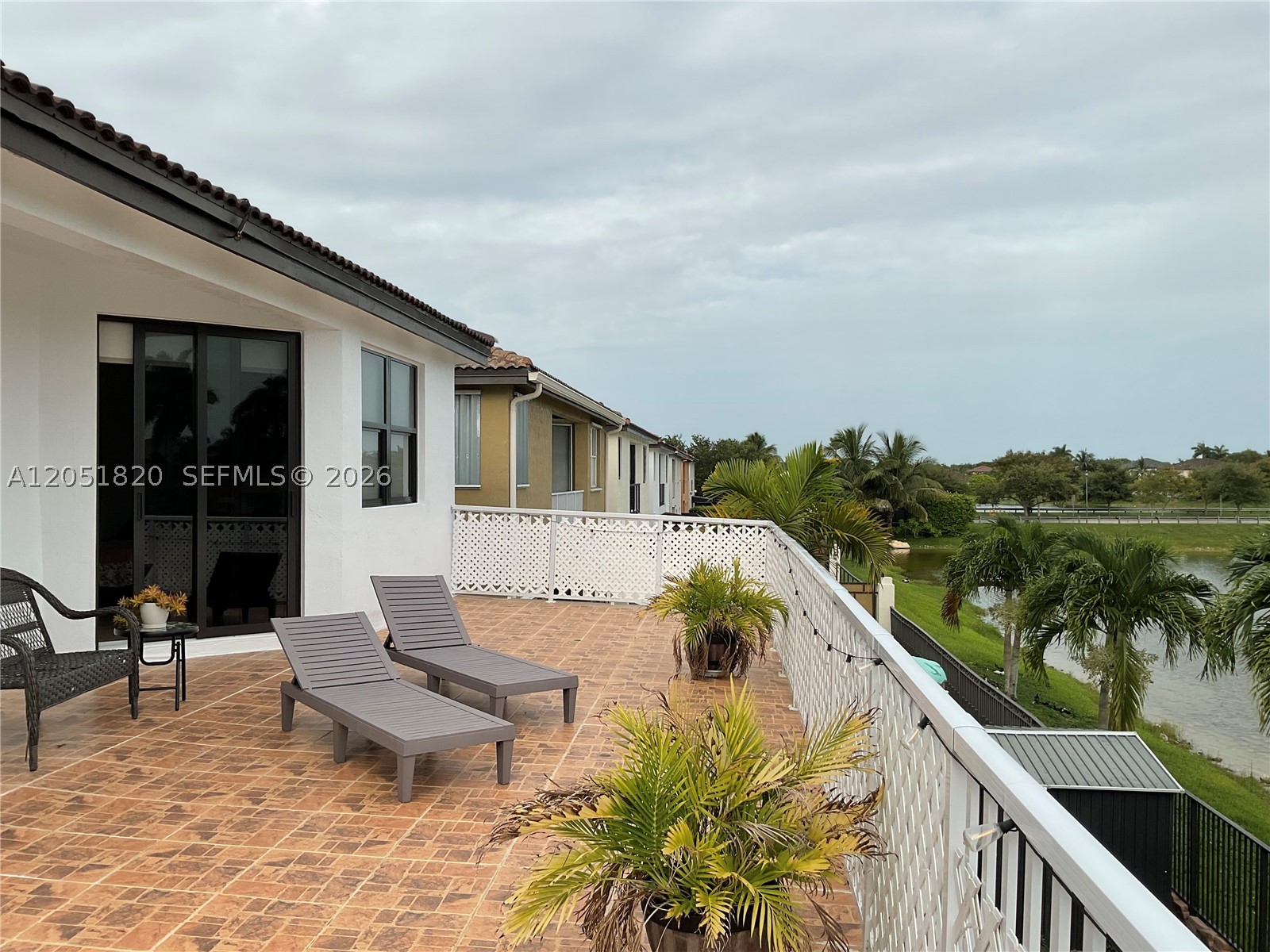A B AT TAMIAMI TRAIL PHAS - Residential Lease