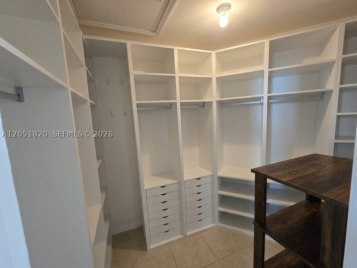 A B AT TAMIAMI TRAIL PHAS - Residential Lease