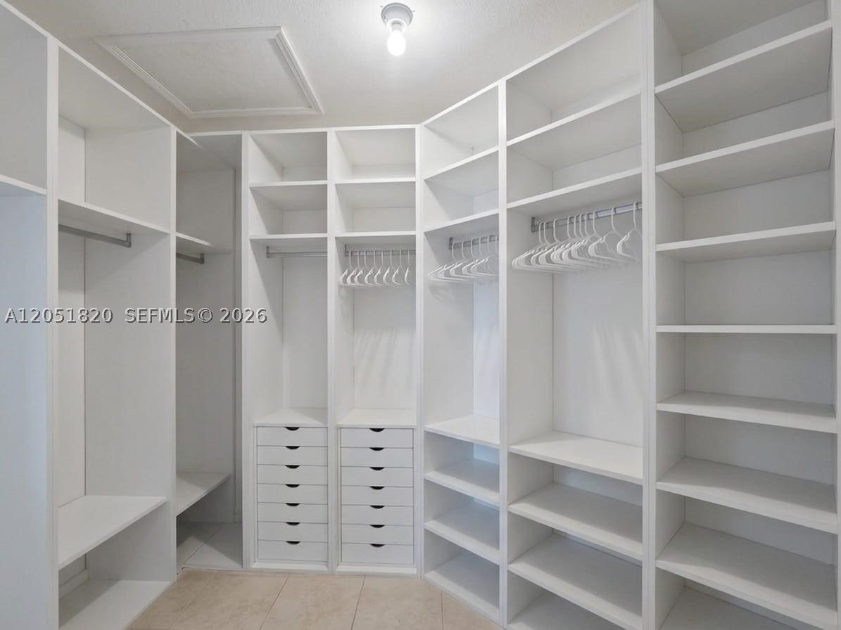 A B AT TAMIAMI TRAIL PHAS - Residential Lease