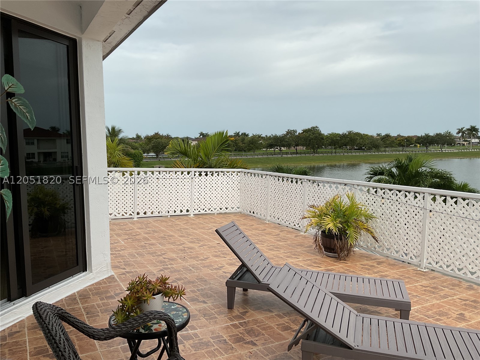 A B AT TAMIAMI TRAIL PHAS - Residential Lease