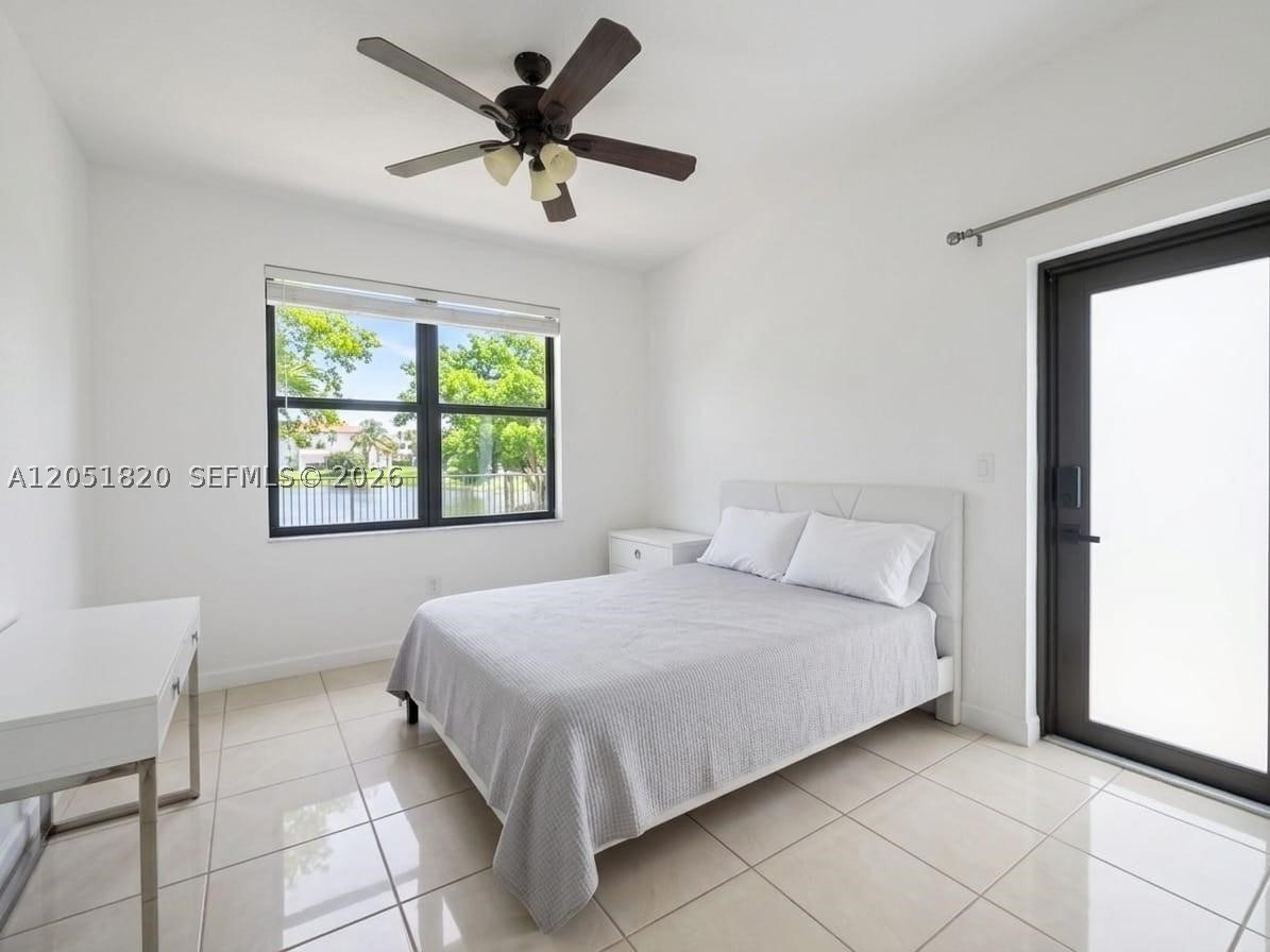 A B AT TAMIAMI TRAIL PHAS - Residential Lease