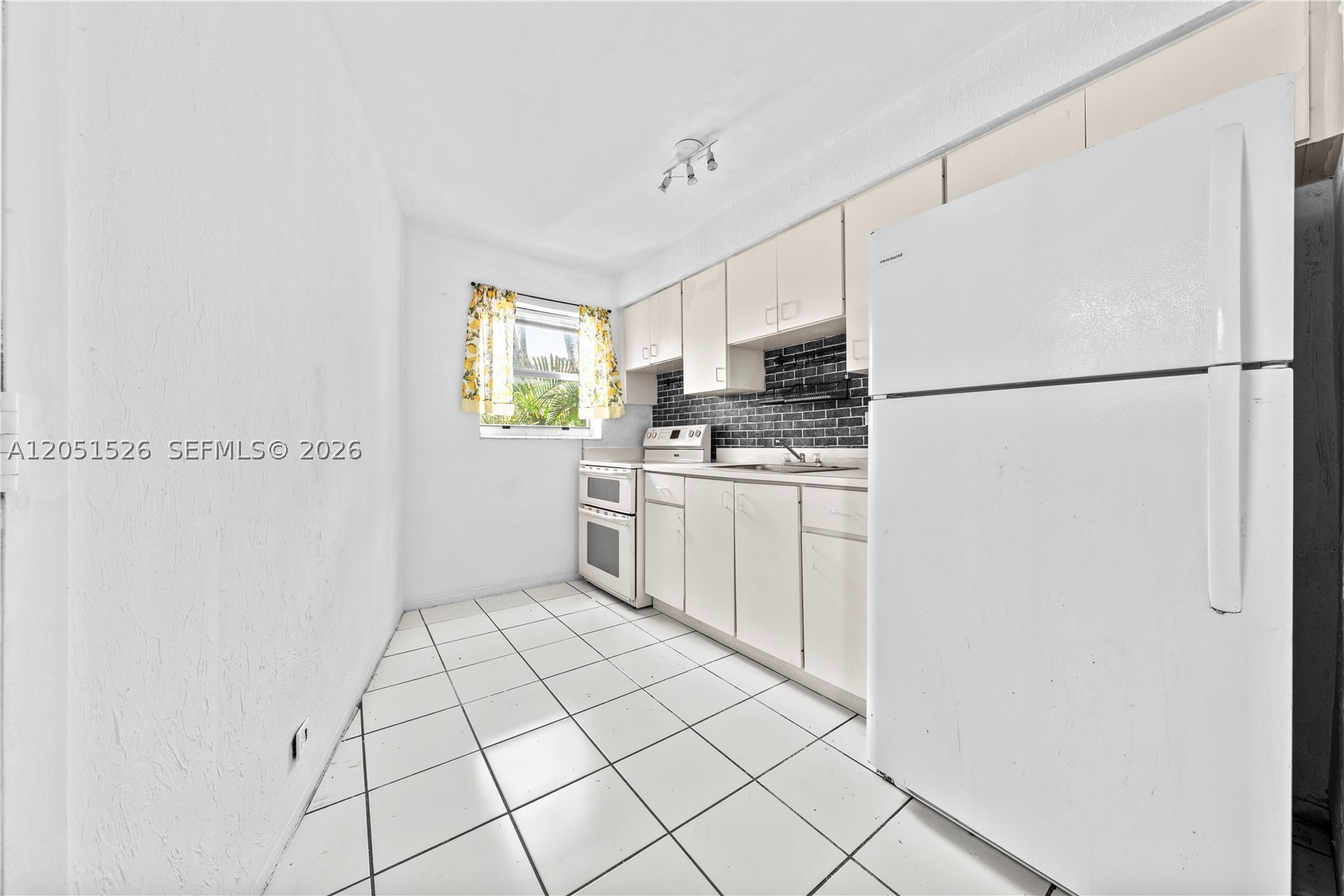 1610 RIVER PLACE CONDO - Residential