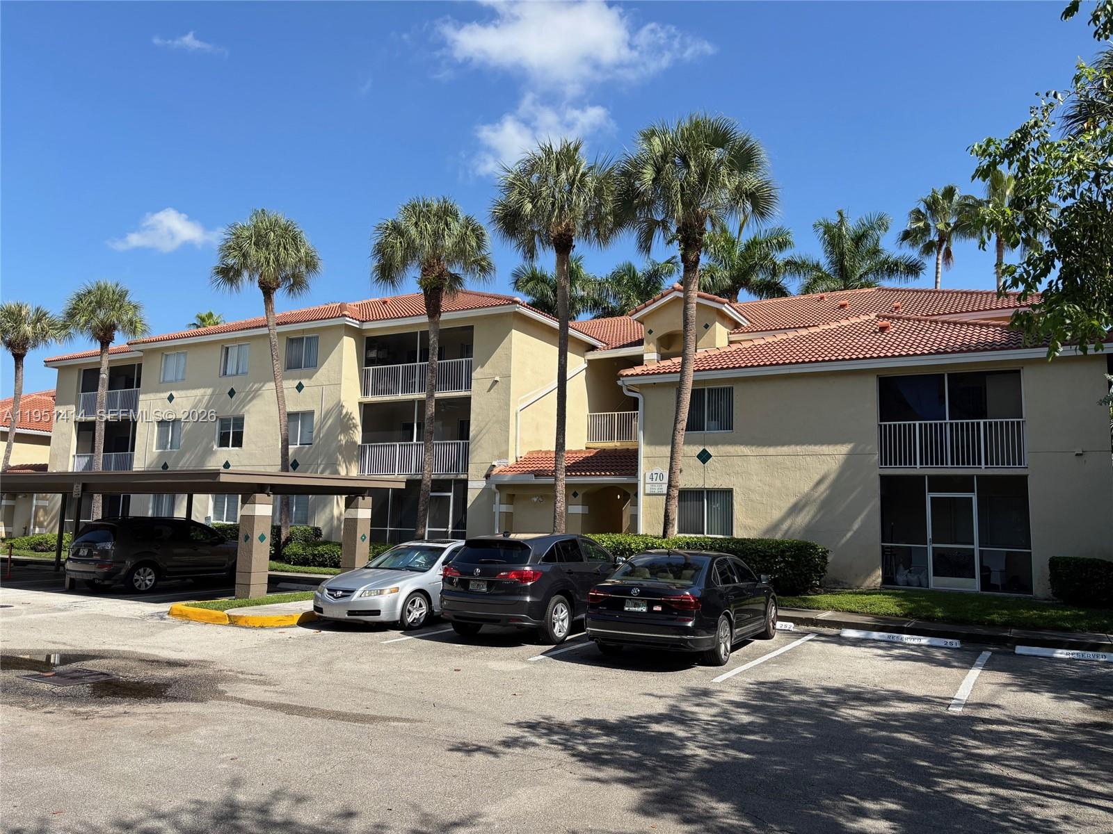 Spacious 2-bedroom unit with screened in patio. Remodeled kitchen with tile flooring in living areas and laminate flooring in bedrooms. Lots of natural lighting. Washer & Dryer in unit. Community offers many amenities-Pool, Jacuzzi, Clubhouse, Racquetball, fitness center and more. Minutes to major roads, Hollywood beach, shopping and dining. Great investment property with lease in place.