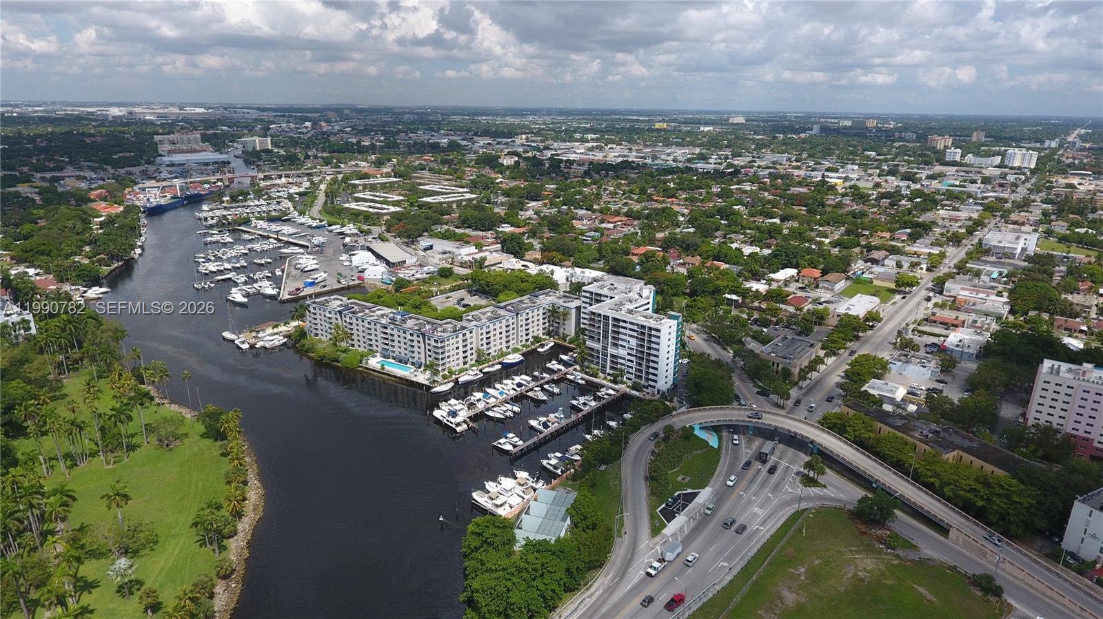 RIVER RUN YACHT CLUB COND - Land
