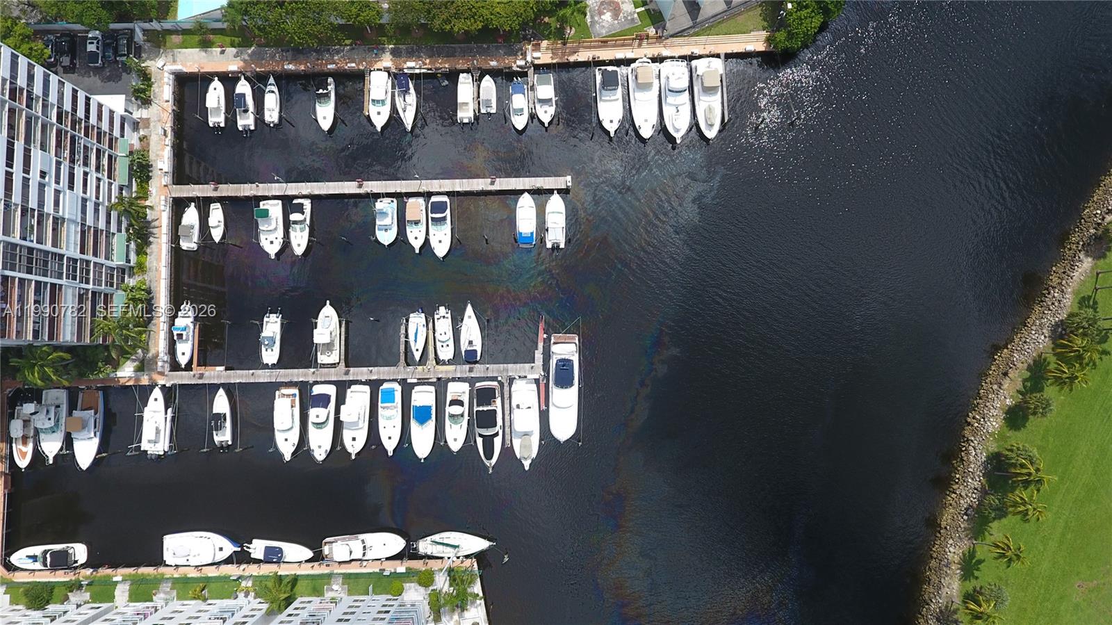 RIVER RUN YACHT CLUB COND - Land