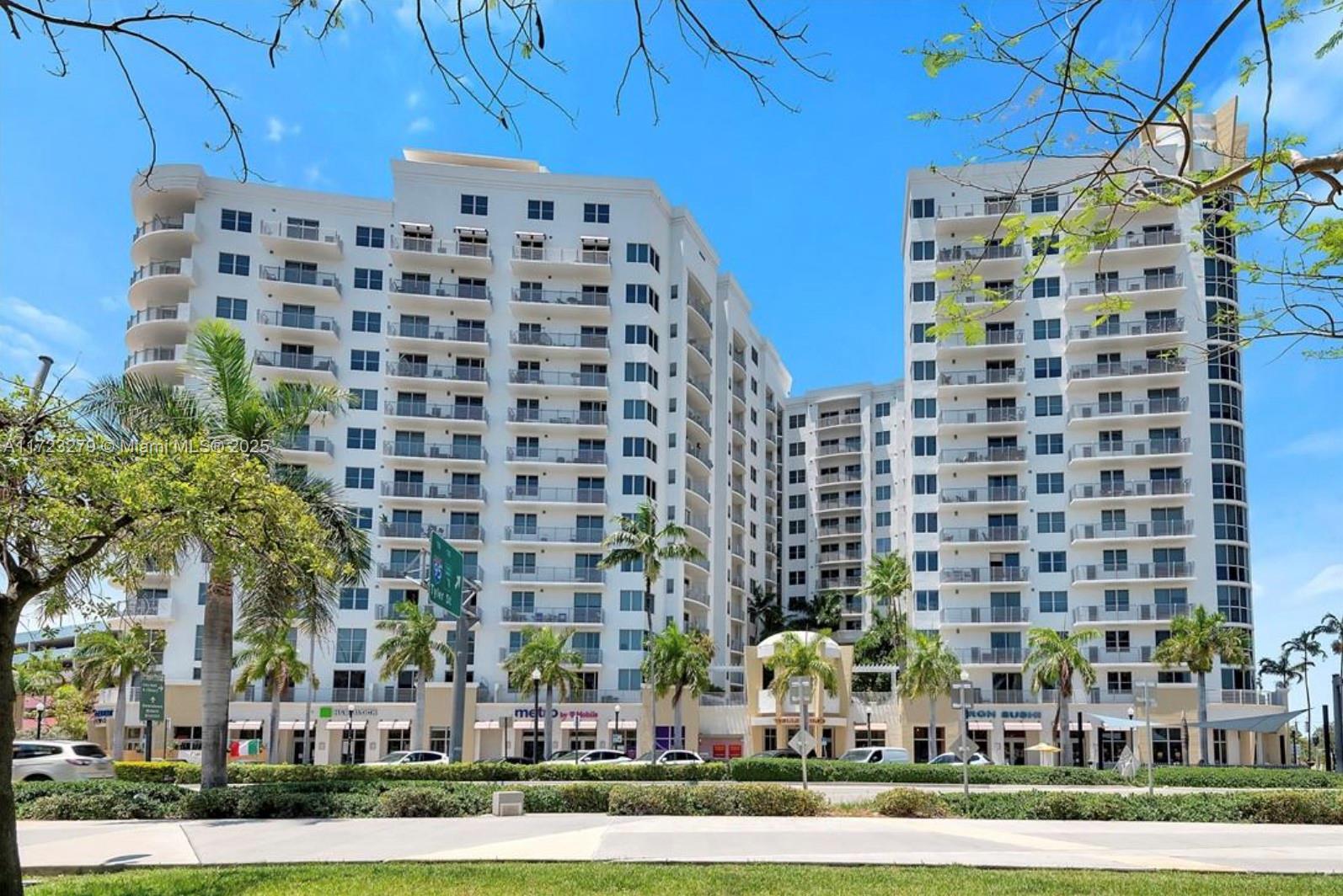 Perfect investment! 1 Bed / 1 Bath, washer and dryer in unit. 1 covered assigned parking. High speed Internet and Cable included in HOA's. High end building featuring Valet, 24 hs security, fitness room, inside swimming pool, outdoor rooftop swimming pool, club house. On Downtown Hollywood: Restaurants, sports bars, clubs and grocery stores and minutes to the beach. Right on Young Circle.