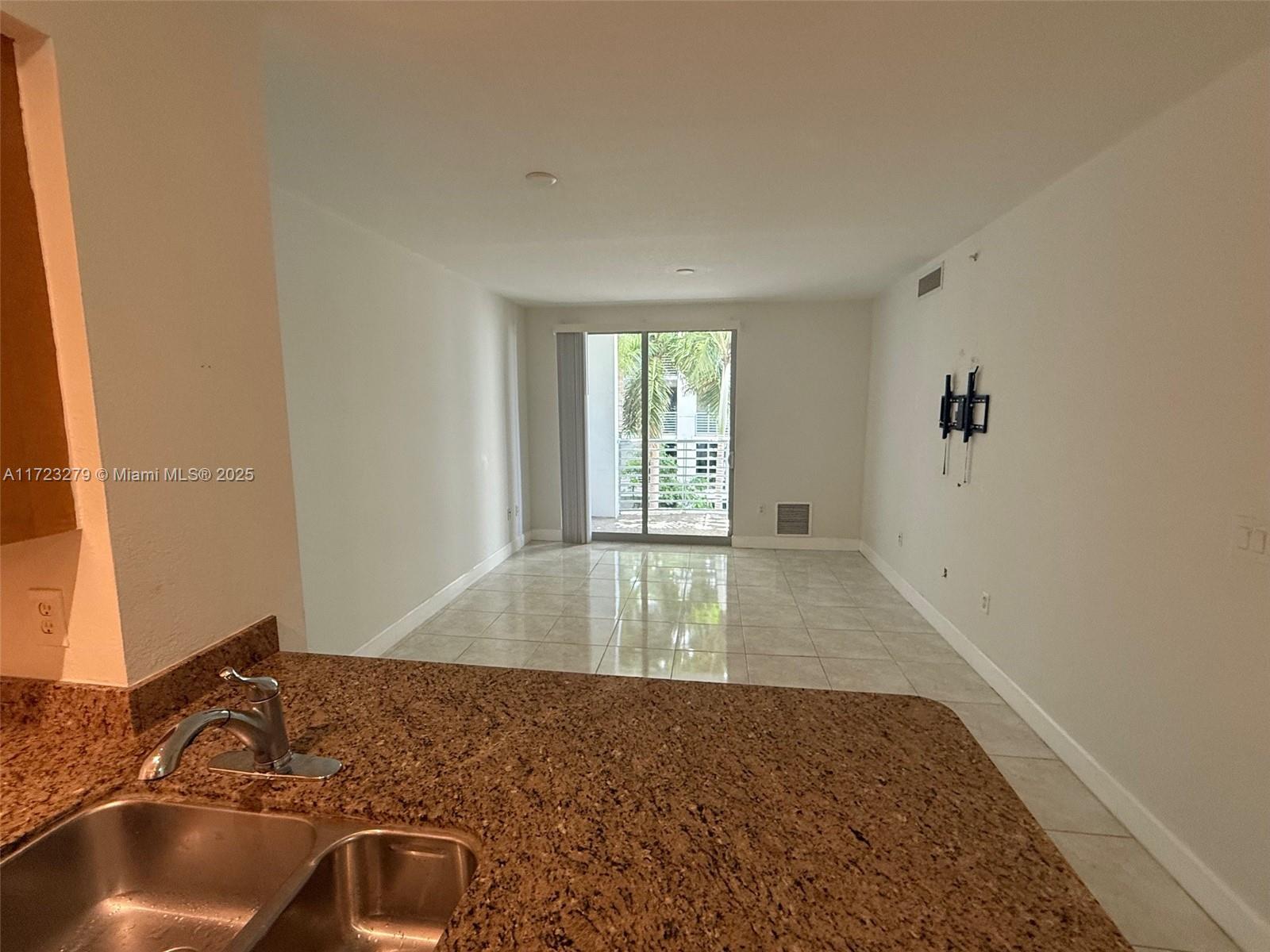 RADIUS CONDO - Residential