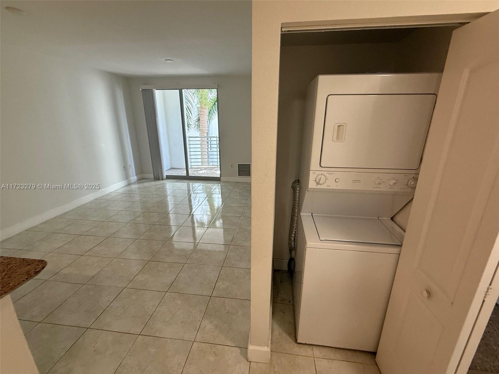 RADIUS CONDO - Residential