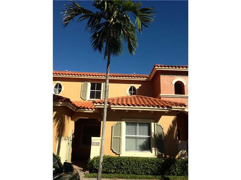 VILLAS AT HARBOR ISLES CO - Residential Lease