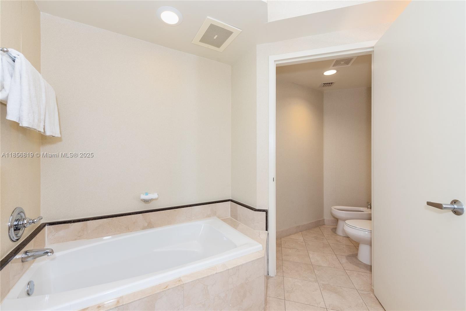 TRUMP INTERNATIONAL SONES - Residential