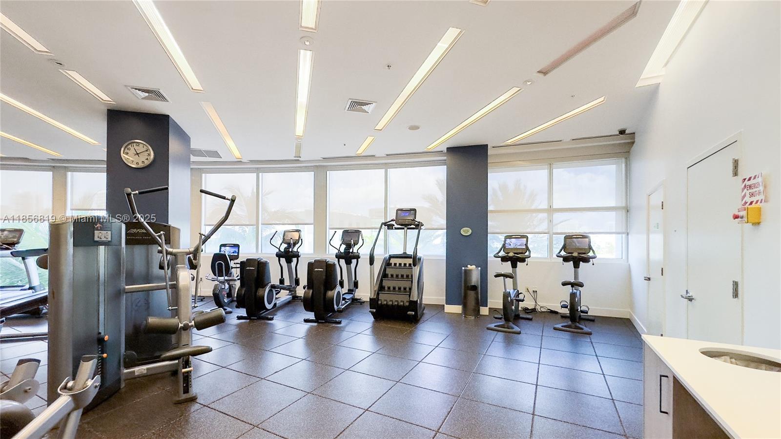 TRUMP INTERNATIONAL SONES - Residential