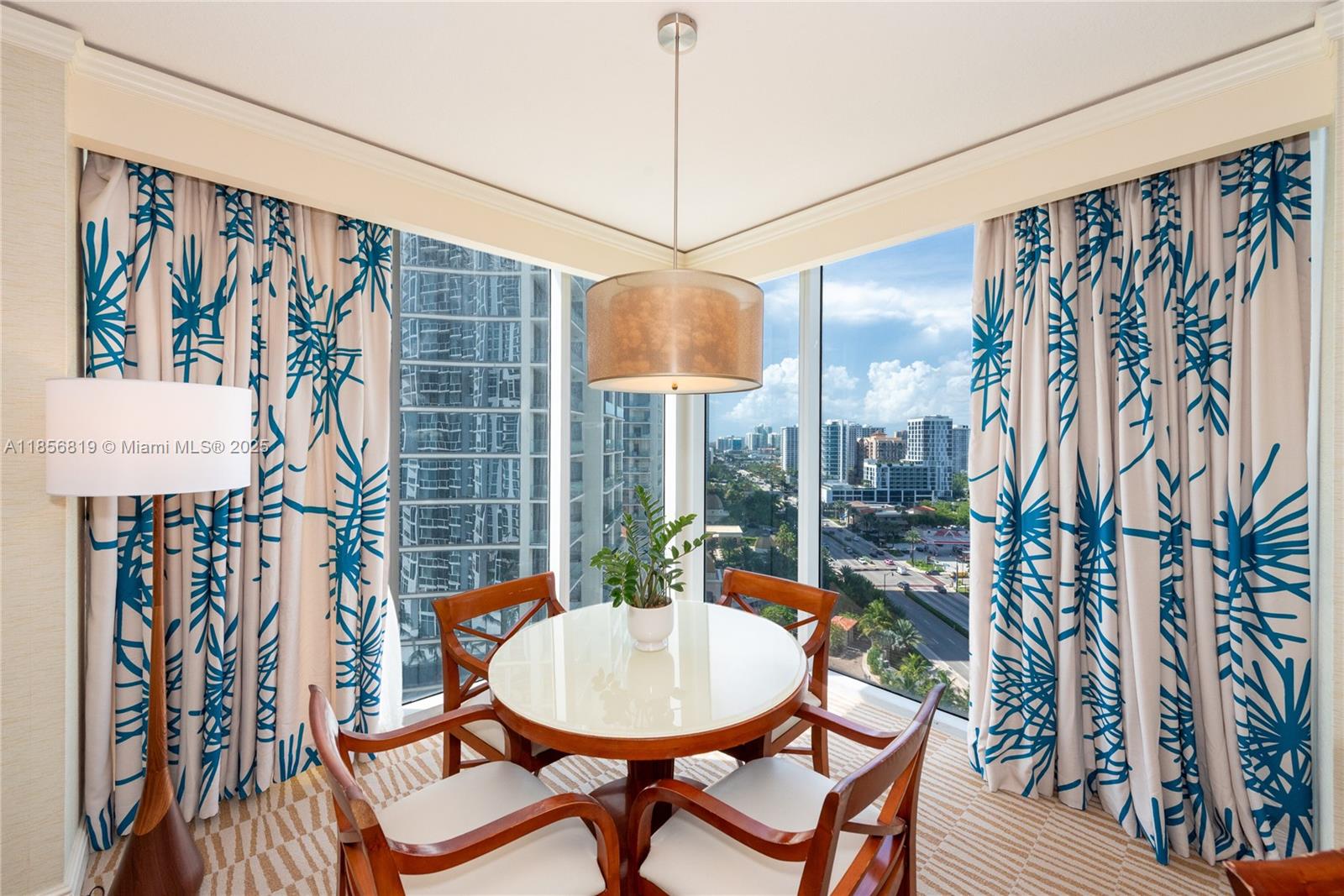 TRUMP INTERNATIONAL SONES - Residential