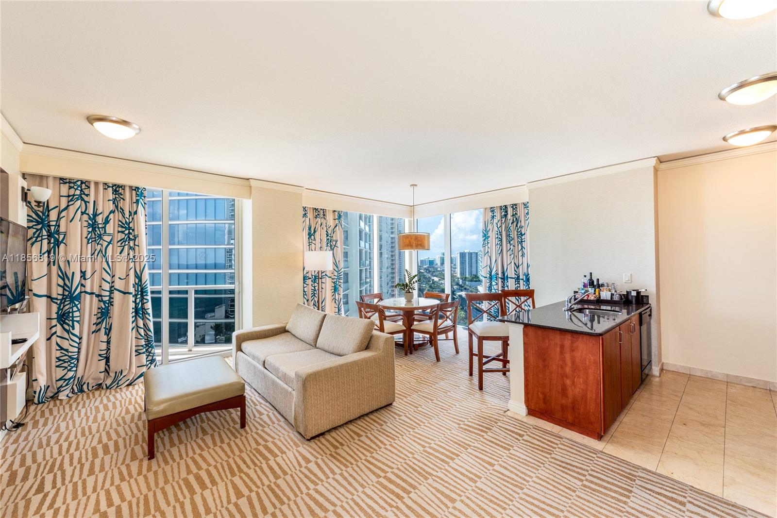 TRUMP INTERNATIONAL SONES - Residential