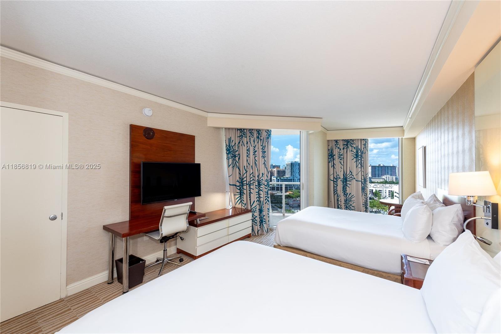 TRUMP INTERNATIONAL SONES - Residential