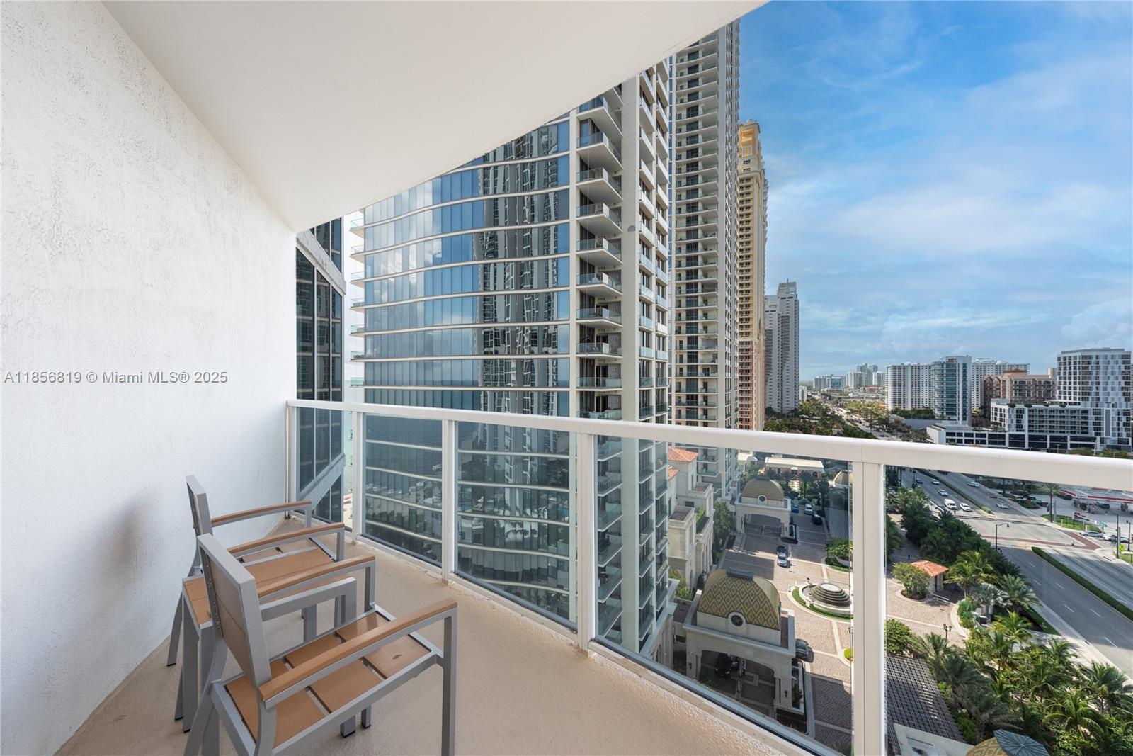 TRUMP INTERNATIONAL SONES - Residential