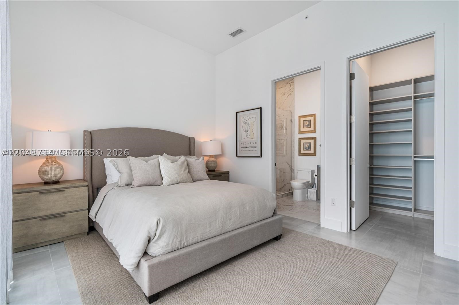 AURORA CONDOMINIUM - Residential