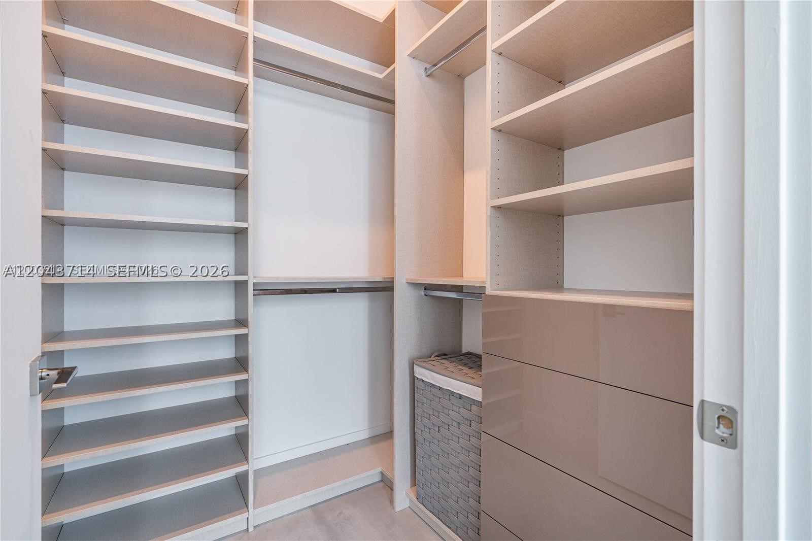 AURORA CONDOMINIUM - Residential
