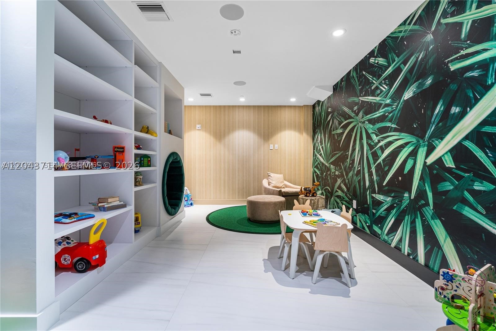 AURORA CONDOMINIUM - Residential