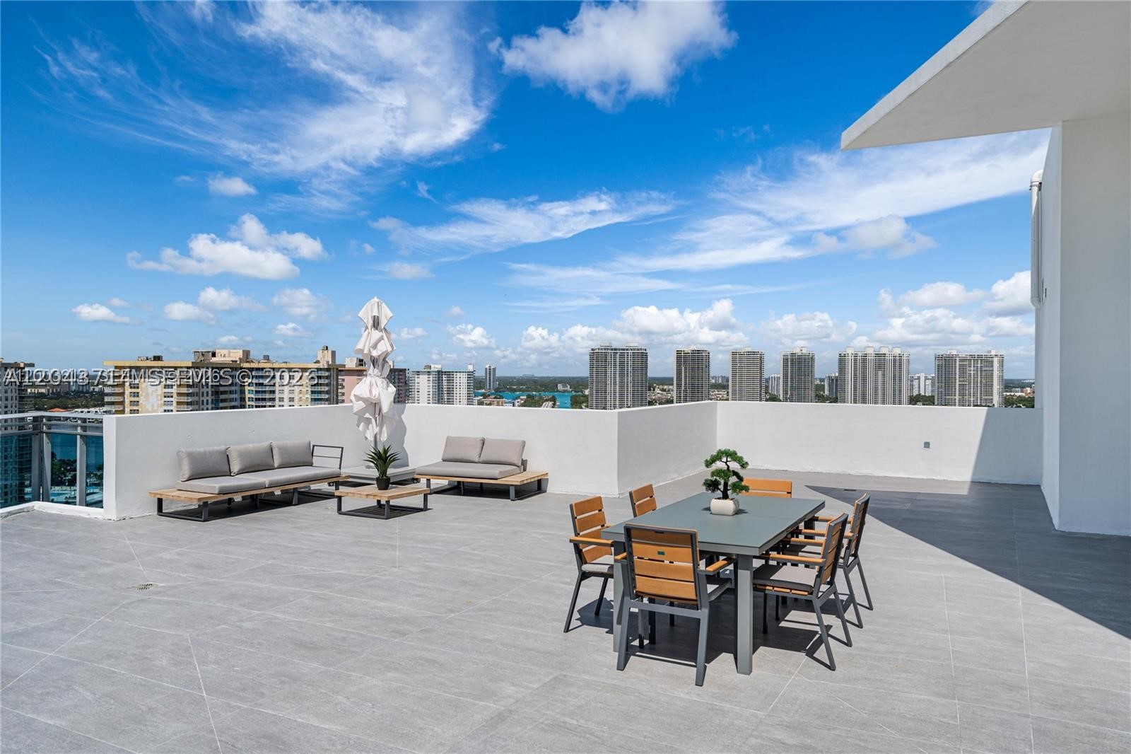 AURORA CONDOMINIUM - Residential