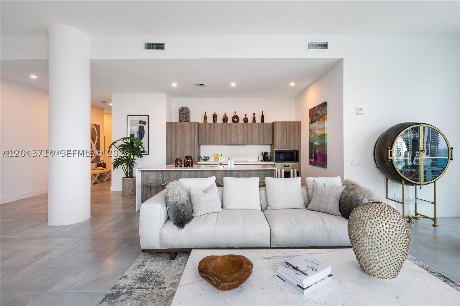 AURORA CONDOMINIUM - Residential