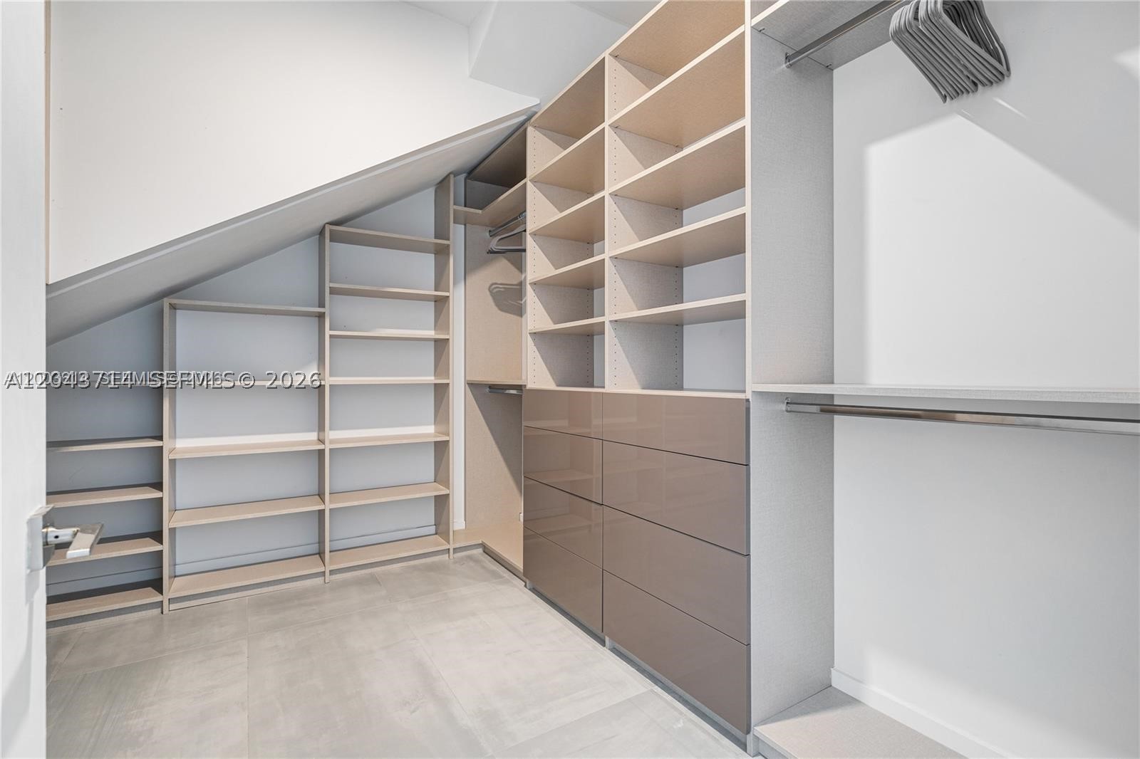 AURORA CONDOMINIUM - Residential