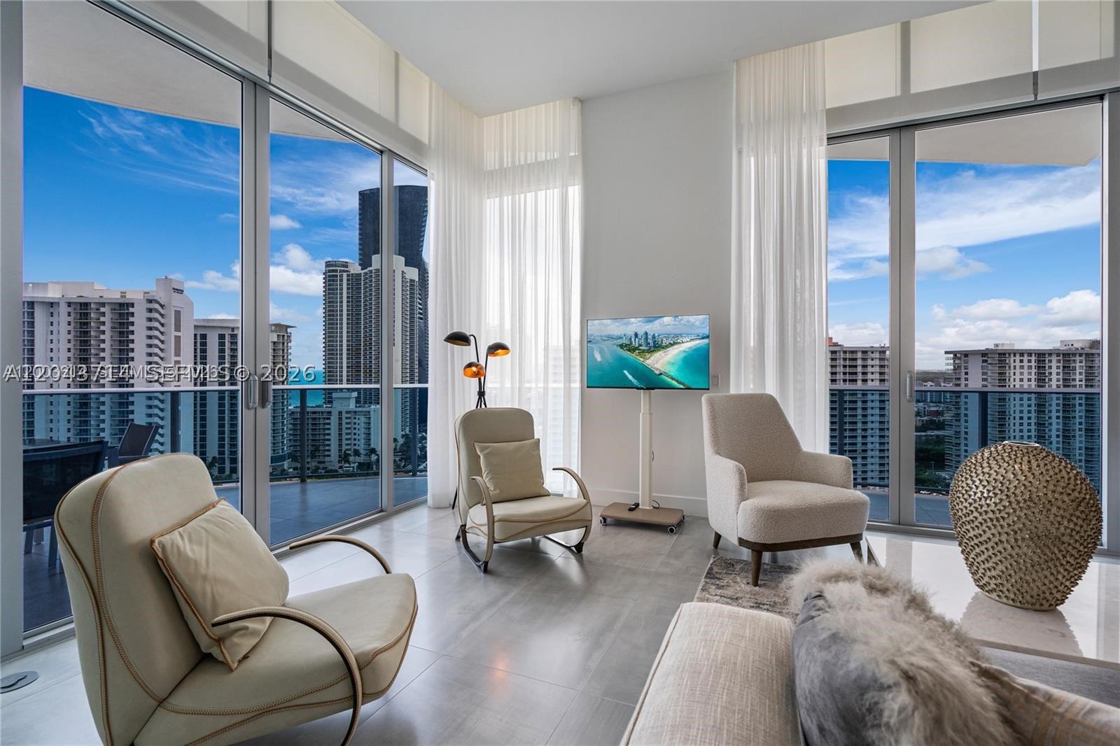 AURORA CONDOMINIUM - Residential