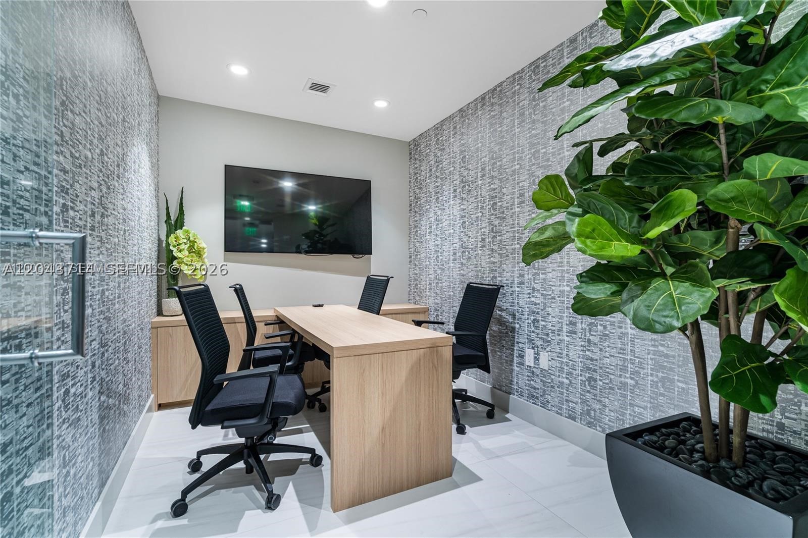 AURORA CONDOMINIUM - Residential