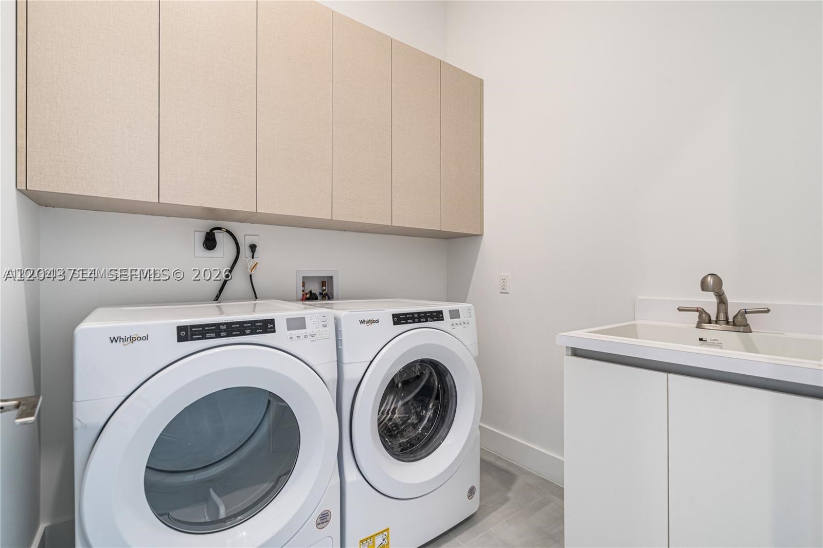 AURORA CONDOMINIUM - Residential
